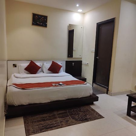 Hotel Sanjay Galaxy,Kanpur Buitenkant foto