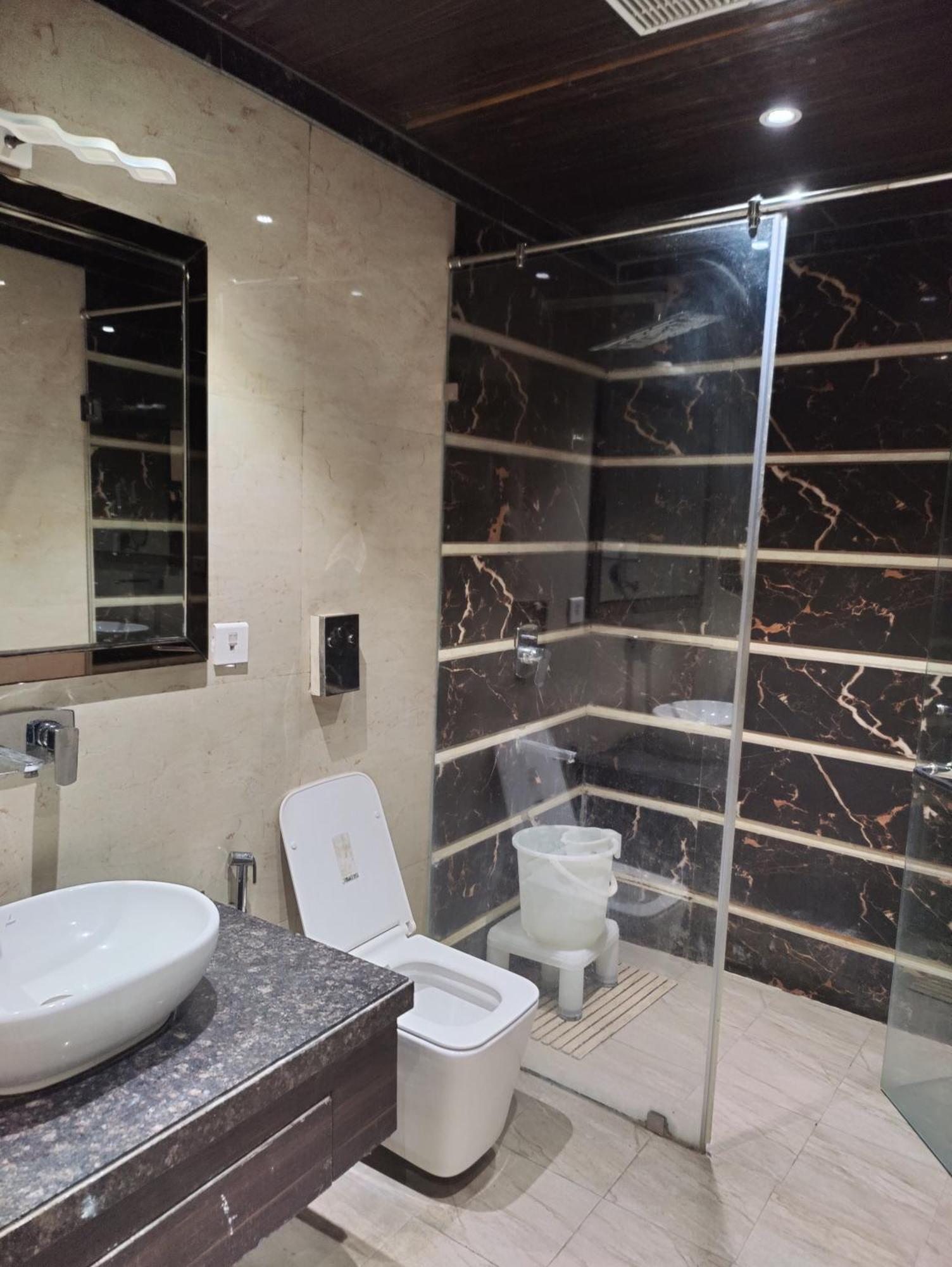 Hotel Sanjay Galaxy,Kanpur Buitenkant foto