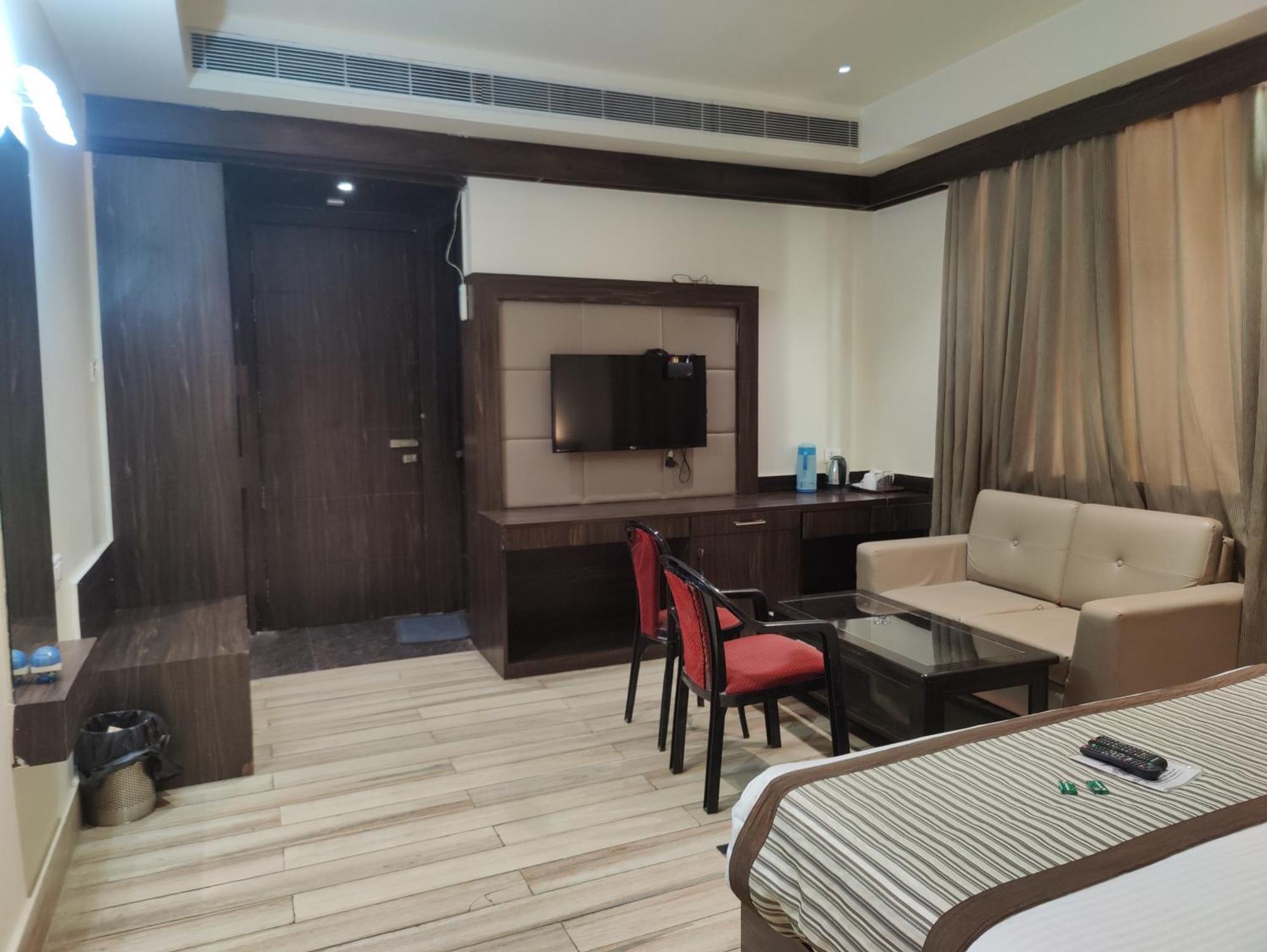 Hotel Sanjay Galaxy,Kanpur Buitenkant foto