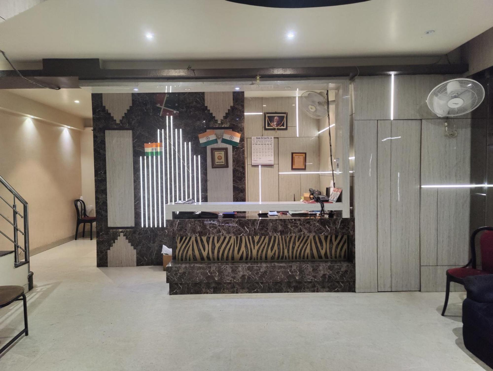 Hotel Sanjay Galaxy,Kanpur Buitenkant foto