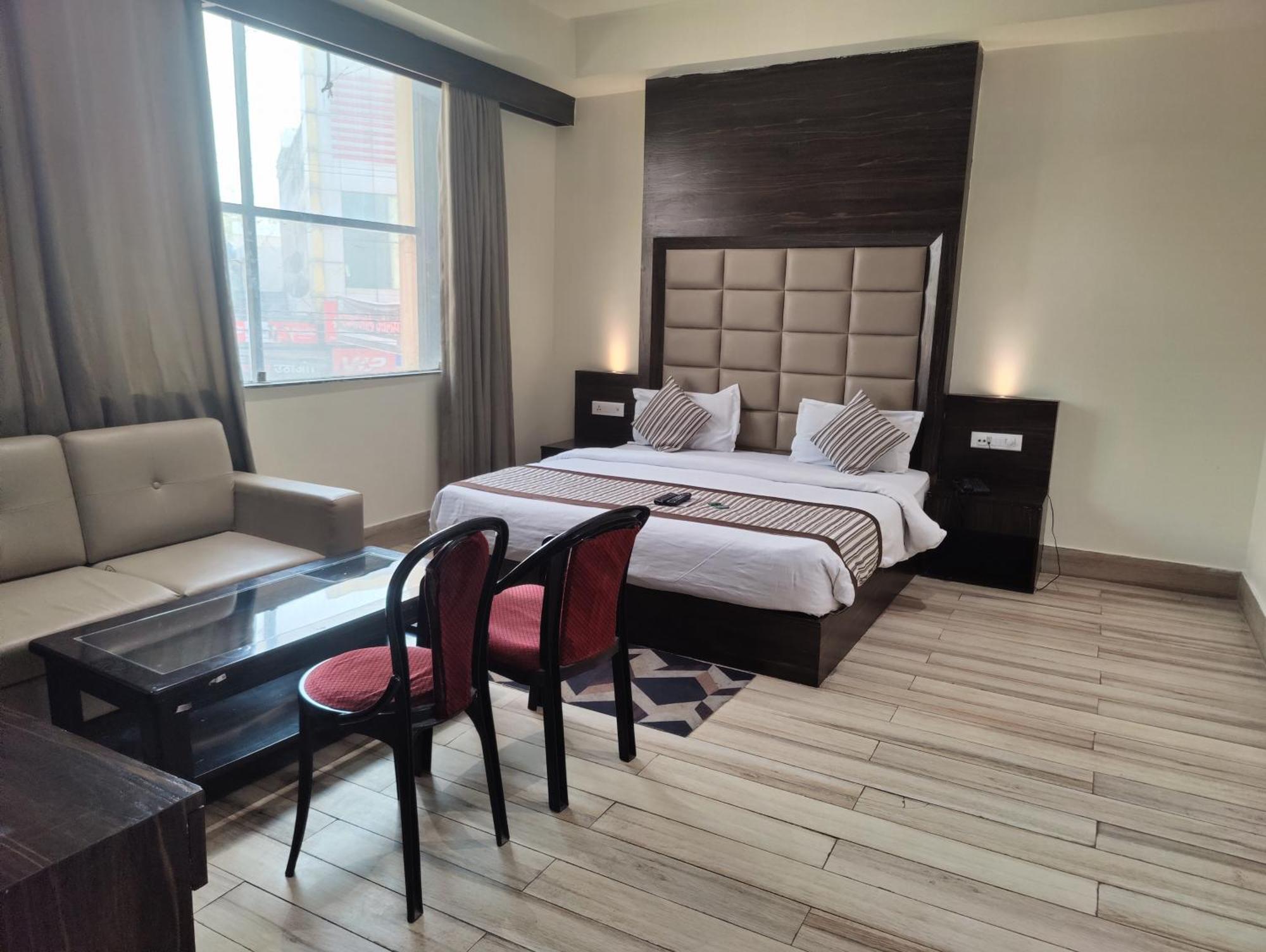 Hotel Sanjay Galaxy,Kanpur Buitenkant foto