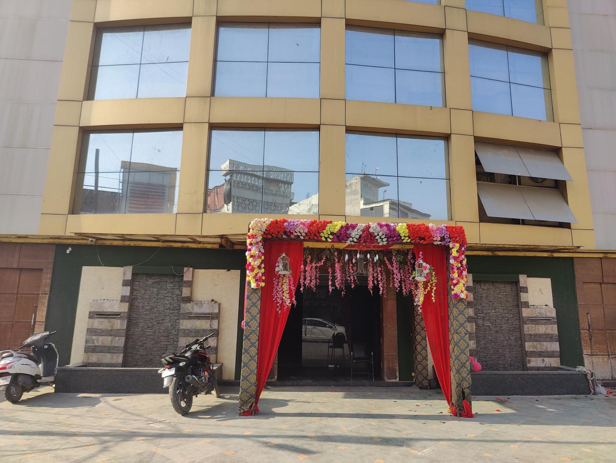 Hotel Sanjay Galaxy,Kanpur Buitenkant foto