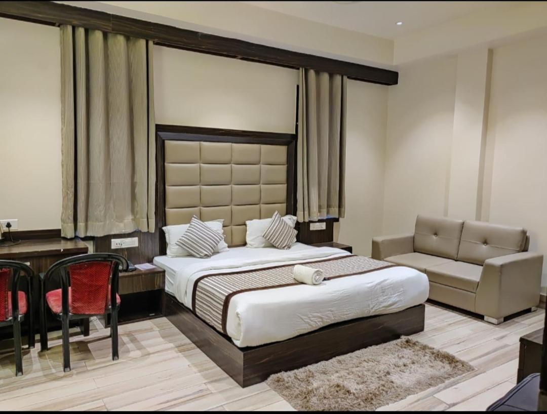 Hotel Sanjay Galaxy,Kanpur Buitenkant foto