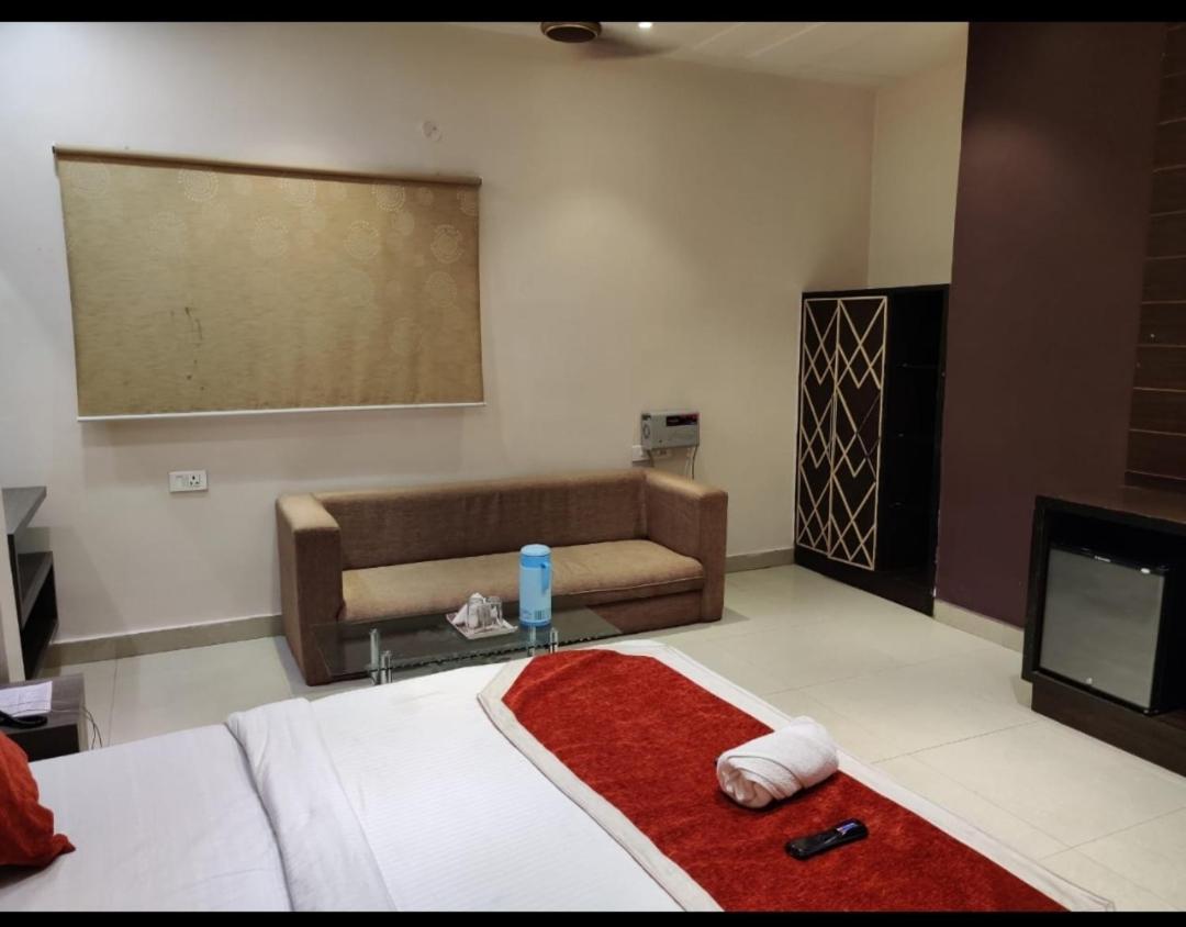 Hotel Sanjay Galaxy,Kanpur Buitenkant foto