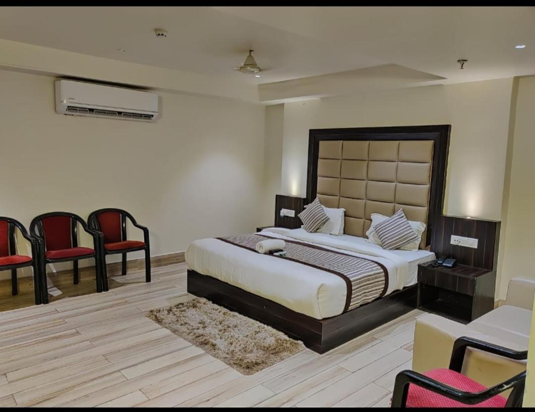 Hotel Sanjay Galaxy,Kanpur Buitenkant foto