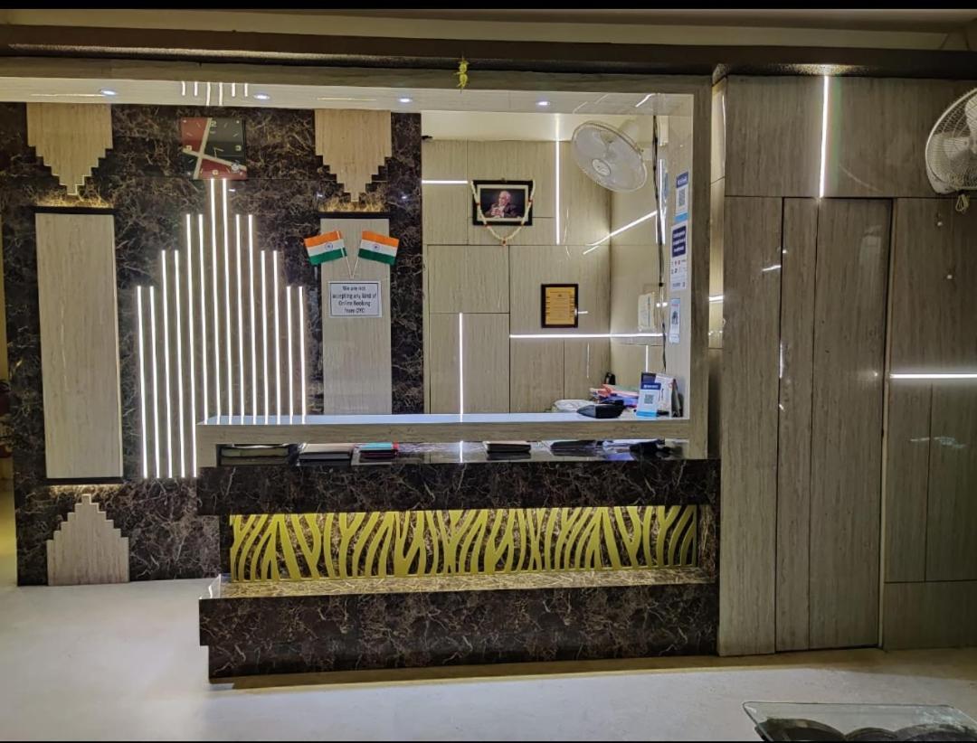 Hotel Sanjay Galaxy,Kanpur Buitenkant foto