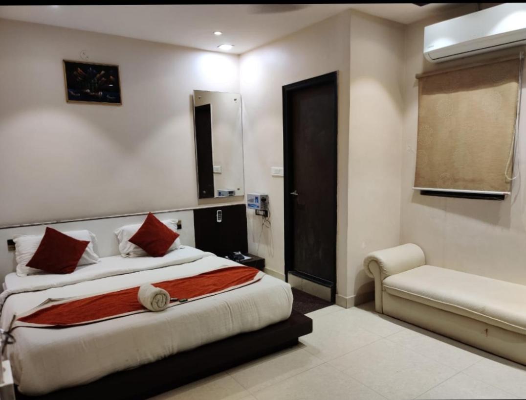 Hotel Sanjay Galaxy,Kanpur Buitenkant foto